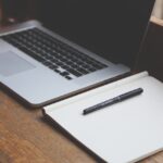 desk, laptop, notebook-593327.jpg